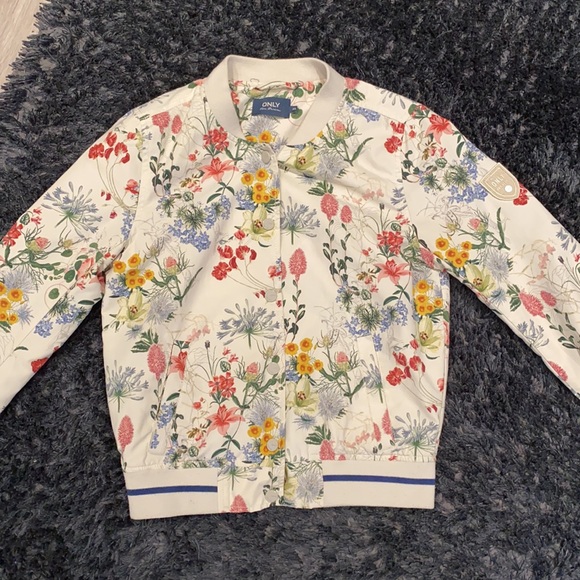 Jacket - Picture 2 of 4